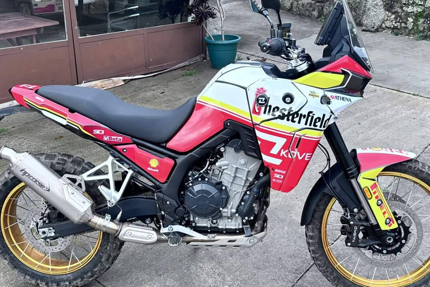 Adhesivos onroad con diseño personalizado de gran resistencia, la propuesta de ADHESIVOSEMBARRADOS