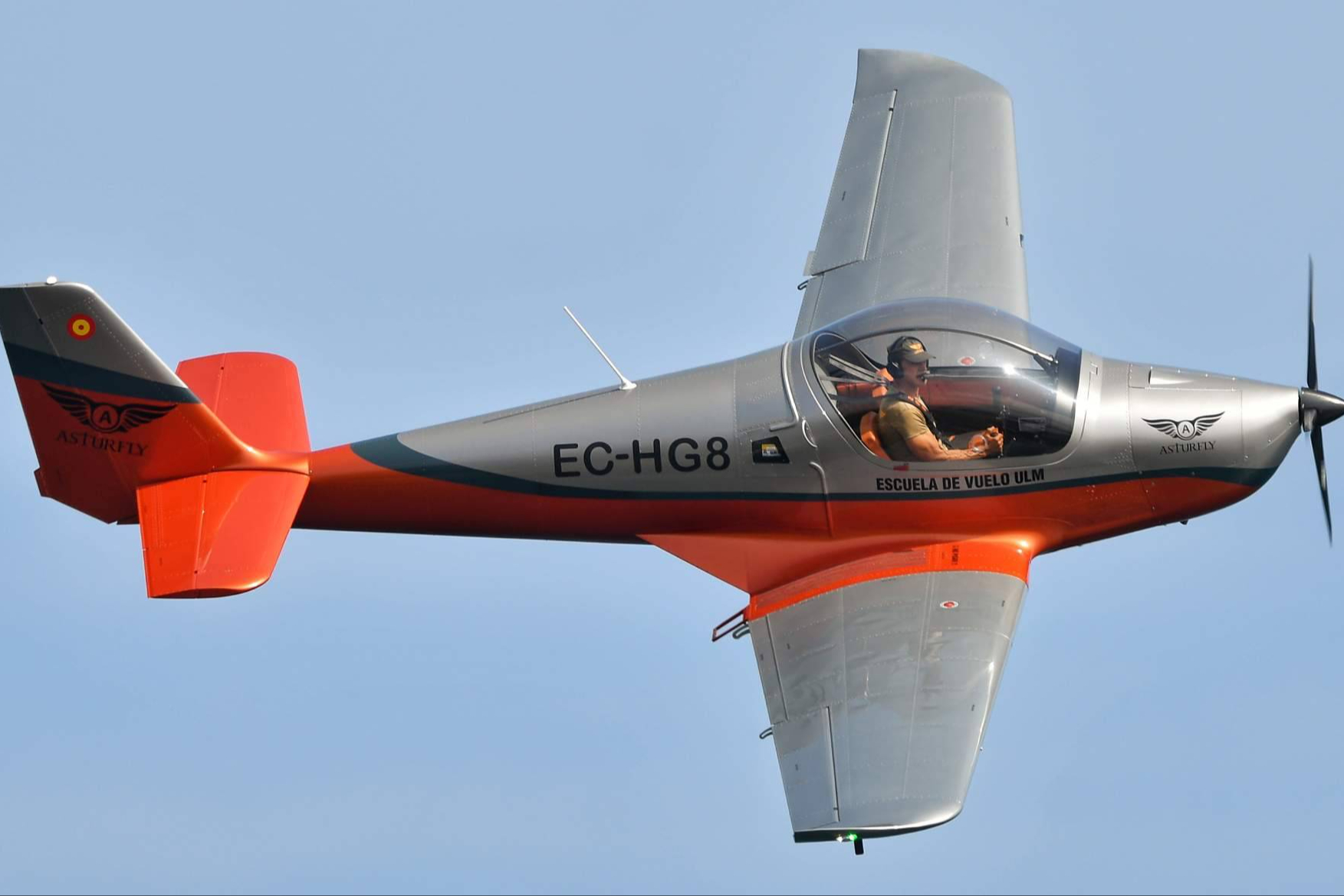 Piloto por un día a cualquier edad; el auge de volar en ultraligero después de los 50