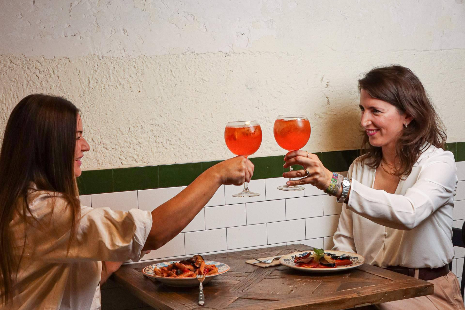 Cómo una agencia de marketing estratégico puede mejorar las ventas de un restaurante (con datos reales)
