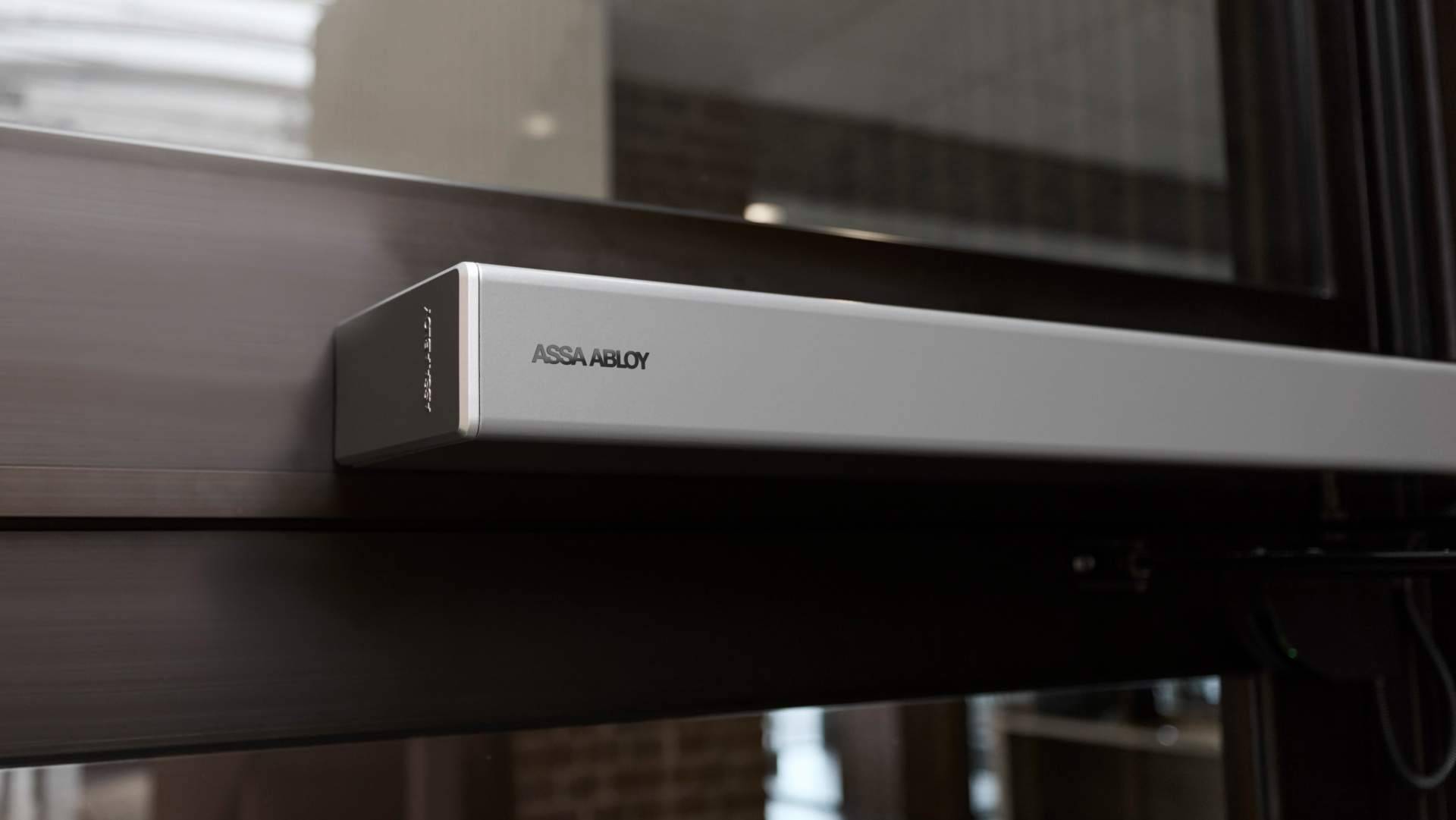 El nuevo estándar tecnológico de ASSA ABLOY que redefine el consumo energético en las puertas de paso