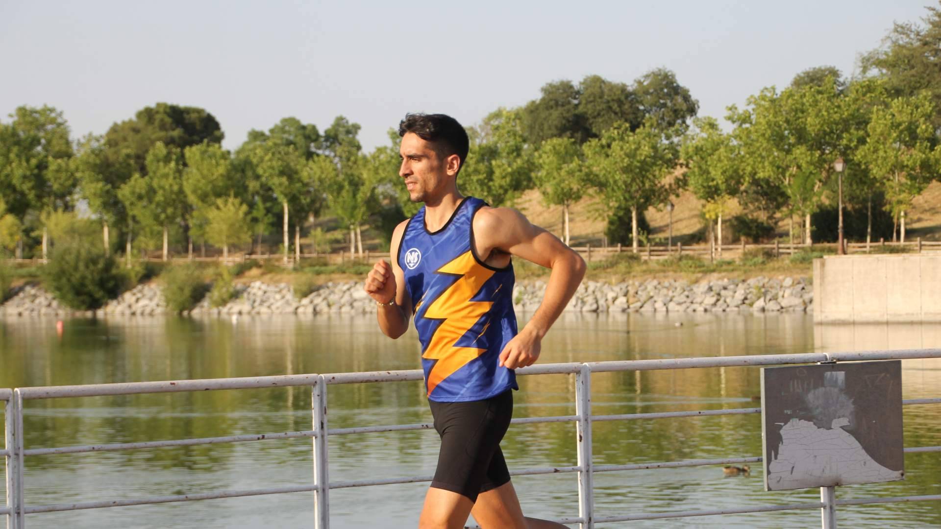 Las altas temperaturas convierten la elección de una camiseta running adecuada en un factor clave para correr